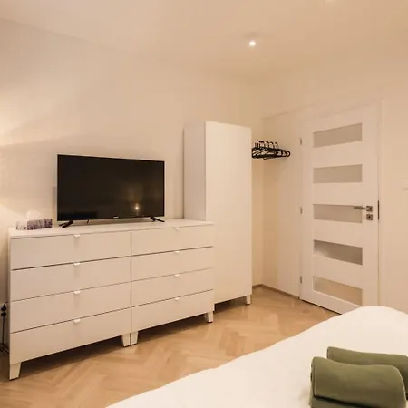 Flexihome Sk - Tolsteho - Free Parking On The Street - 2 Bedrooms Kosice Room photo
