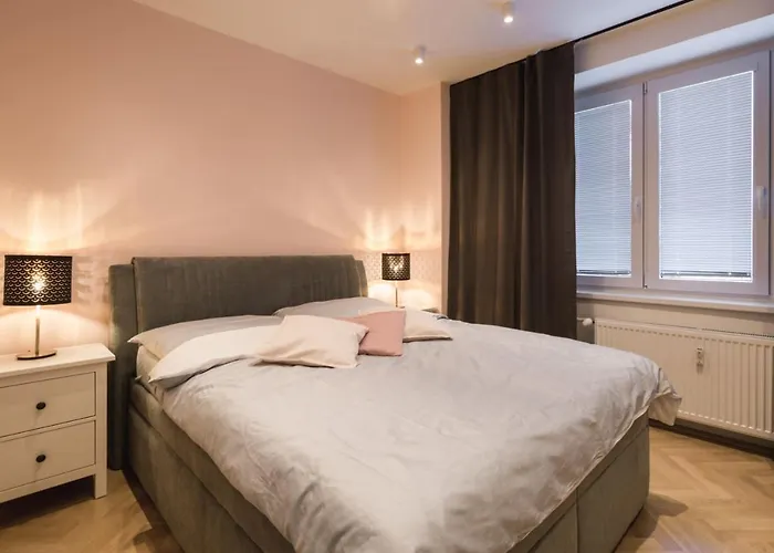 Flexihome Sk - Tolsteho - Free Parking On The Street - 2 Bedrooms
