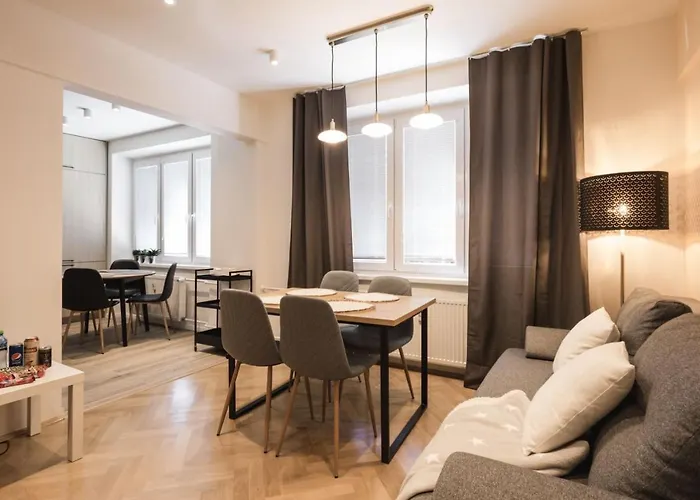 Flexihome Sk - Tolsteho - Free Parking On The Street - 2 Bedrooms