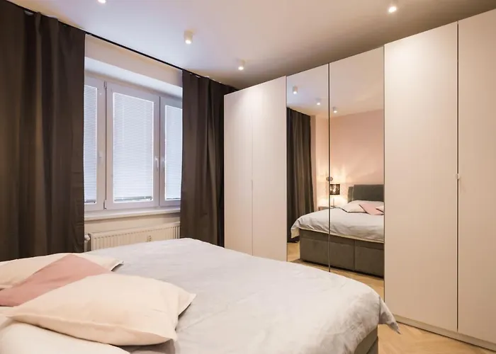 Flexihome Sk - Tolsteho - Free Parking On The Street - 2 Bedrooms