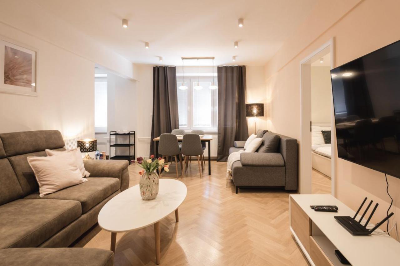 Apartment Flexihome Sk - Tolsteho - Free Parking On The Street - 2 Bedrooms *